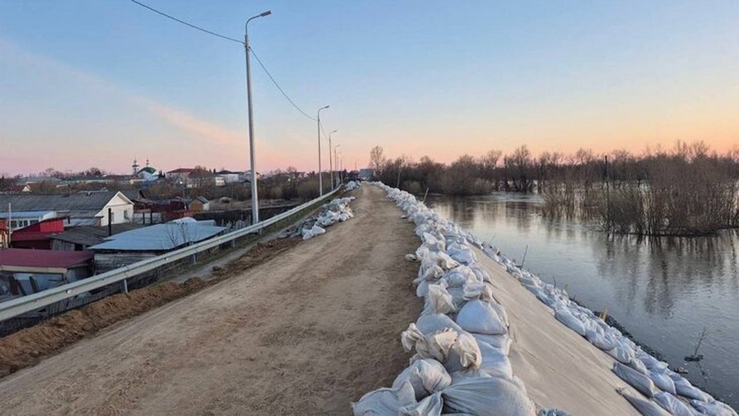 Уровень реки Ишим в тюменском селе Абатское вырос на 2 метра за сутки